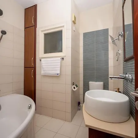 Authentic Cyprus With Rooftop Apartman