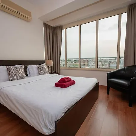 Authentic Cyprus With Rooftop Appartement Larnaca