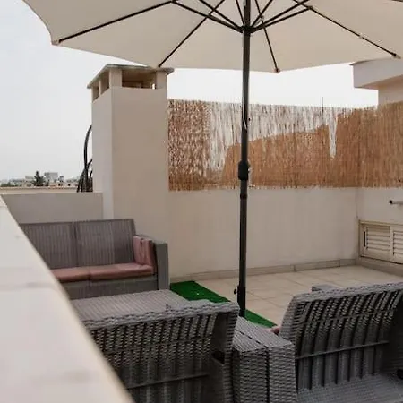 דירה Authentic Cyprus With Rooftop לרנקה